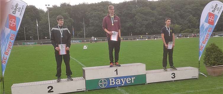 Nordrhein-Meister Anton Hofmann (ASV Köln), Vize-Nordrheinmeister Simon Mentzel (TV Rheinbach) und der Drittplatzierte, Jeremy Gormanns (ART Düsseldorf). privat