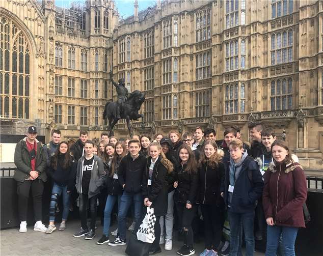 Normalerweise reisen die Jugendlichen beim Englandaustausch des Rheinbacher Gymnasiums persönlich nach England. Foto: Melanie Bau