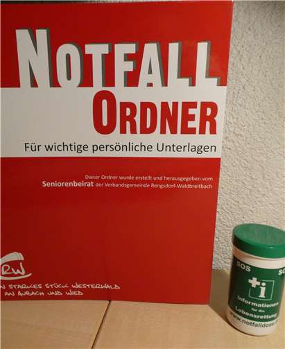 Notfallordner und -dose können im Ernstfall wichtige Informationen liefern. privat