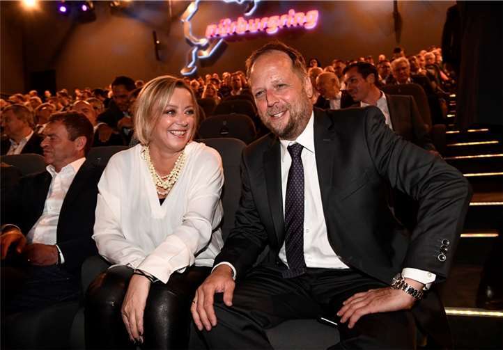 Nürburgring Award Night: „Smudo“ (Ambassador of the Year), Sabine Kehm (Lifetime Achievement/Michael Schumacher) und Tobias Moers (Brand of the Year/Mercedes AMG) - erste Reihe, von rechts - vor der Preisverleihung im vollbesetzten ring°kino.