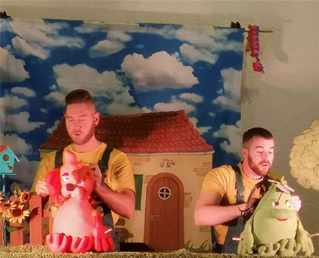 „Nulli & Priesemut“ (Björn Christian Küpper und Sebastian Moschek) begeisterten das Dernbacher Publikum.