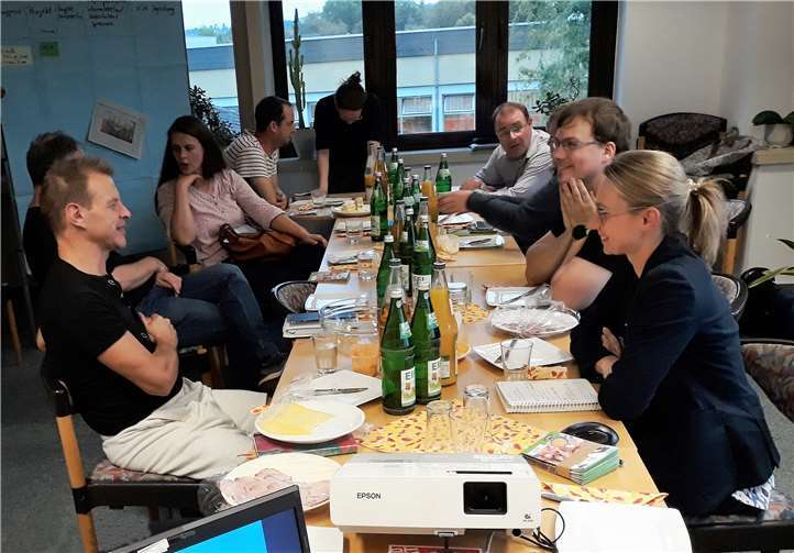 Nun hat sich der Koordinationskreis gebildet.privat