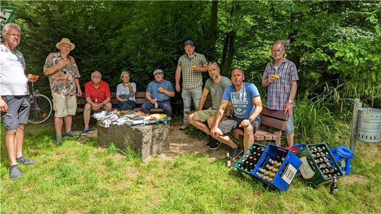 Nun ist der gern genutzte neue Rastplatz am Fahrradweg zwischen Buschhoven und Morenhoven auf offiziell eingeweiht. Foto: privat