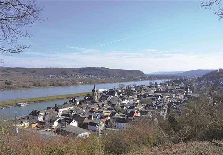 Nun ist er wieder frei: Der schöne Panoramablick, der über Oberwinter hinaus bis über den Rhein reicht. Carina Holthoff