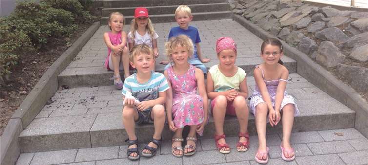 Nun kann die Schule kommen - mit einer kunterbunten Abenteuerreise verabschiedeten sich die Schulkinder aus Gönnersdorf von ihrem Kindergarten. privat