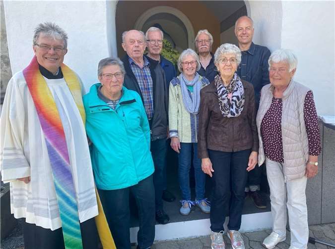 Nun konnte der erfolgreiche Abschluss der Instandsetzungsarbeiten mit einer vom Vorstand der Katholischen Frauengemeinschaft vorbereiteten Maiandacht an der Marienkapelle sowie mit einem anschließenden Umtrunk gefeiert werden. Foto: privat
