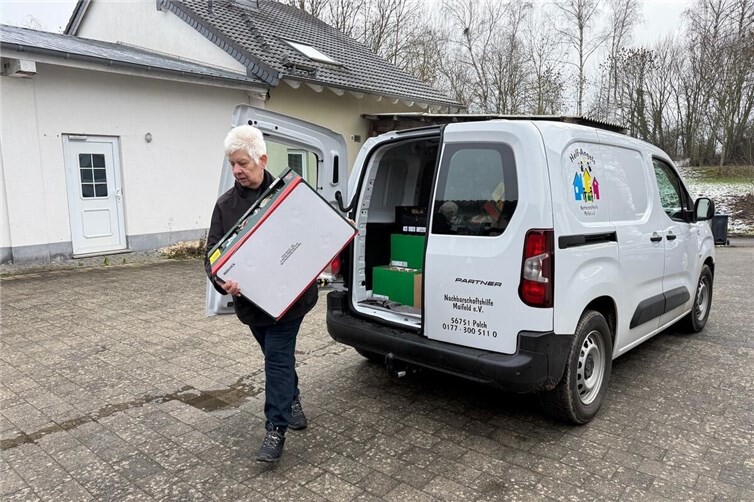 Nun konnte sich der Verein endlich einen eigenen kleinen Transporter leisten.