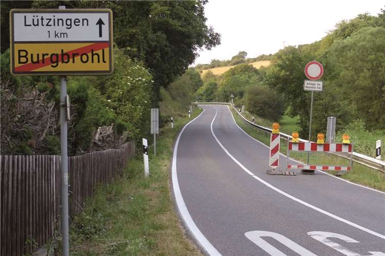 Nur Anlieger dürfen die Kreisstraße 69 befahren, doch viele Autofahrer kümmern sich nicht um diese Einschränkung.WM