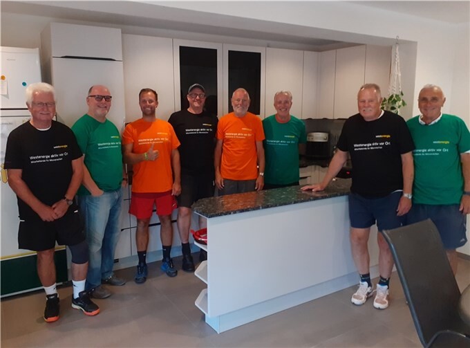 Nur ein Teil der vielen ehrenamtlichen Helfer.  Foto: privat