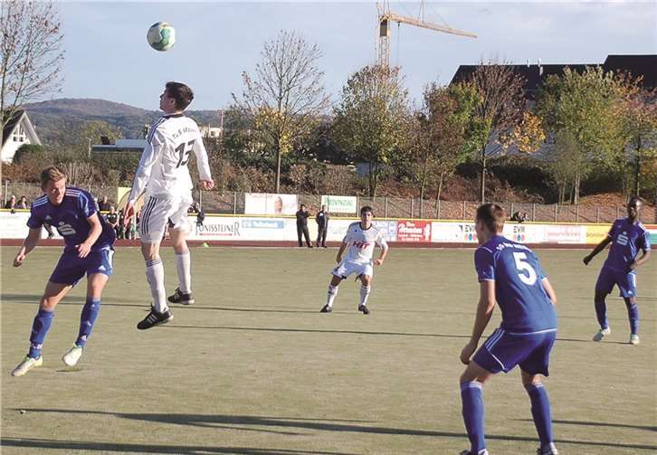 Nur eine Halbzeit konnte die SG Bad Breisig dem Gast aus Mayen Paroli bieten und bis zum Pausenpfiff ein 0:0 halten. RÜ
