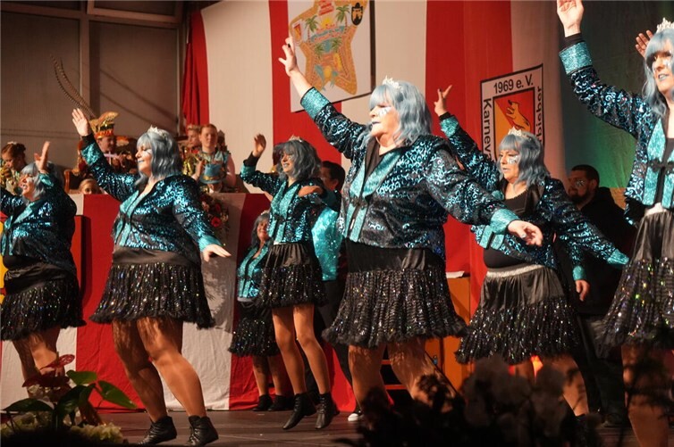 Nur eine Session hielten es die Nichtsnutze aus. Am Samstag zog es die Oberbieberer Traditionsgruppe wieder auf die Bühne.