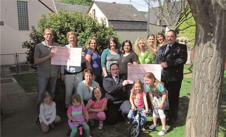 Nur fröhliche Gesichter bei der Spendenübergabe in der Kindertagesstätte St. Margaretha. privat