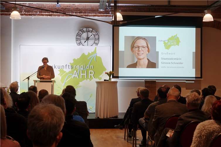 „Nur gemeinsam können wir etwas bewegen“, so umschrieb Staatssekretärin Simone Schneider die Intention des Vereins „Zukunftsregion Ahr e.V.“, dessen zweite Vorsitzende sie ist.