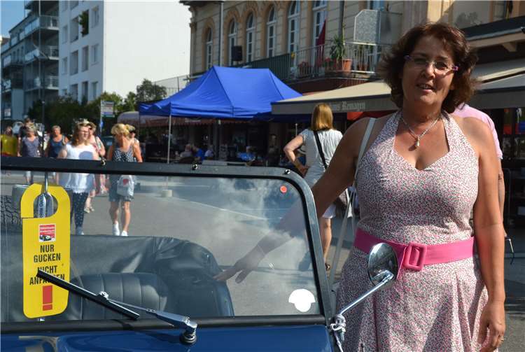 „Nur gucken, nicht anfassen,“ stand an manch einem der „Schätzchen“, die an der Rheinpromenade Halt machten.