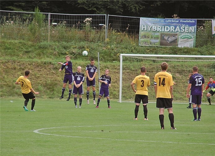 Nur knapp verfehlte der Ball das Gästegehäuse.