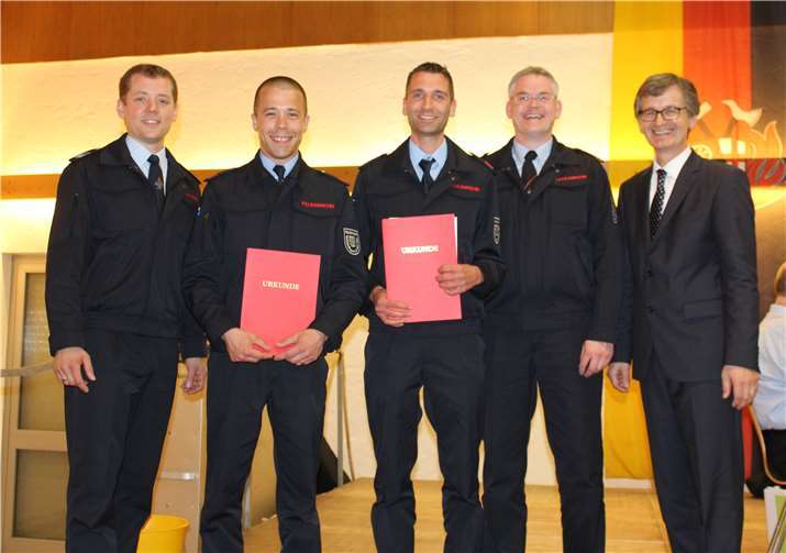 Nur mit getauschten Funktionen leiten Florian Ziegenhain und Andreas Mertesacker weiter die Jugendfeuerwehr der VG Linz.