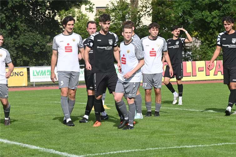 Nur selten kamen die Spieler des FC Urbar vor das Gehäuse des TuS Mayen.  Foto: SK