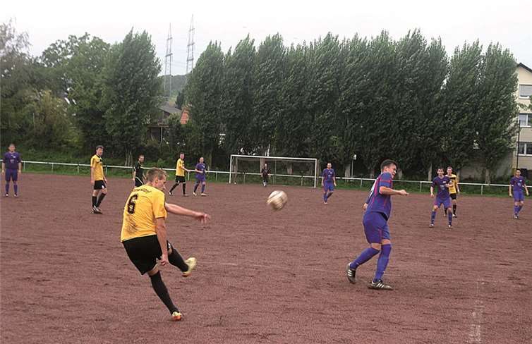 Nur wenig Mühe hatten die Rhenanen mit dem Aufsteiger Westum/Löhndorf. RÜ