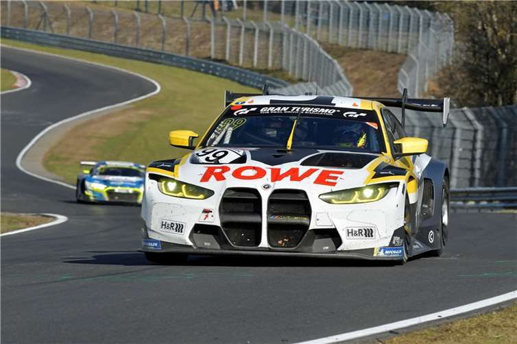 Nur wenige Meter trennten kurz vor Ablauf der Rennzeit den führenden Rowe-BMW vom zweitplatzierten Audi. Fotos: BURG