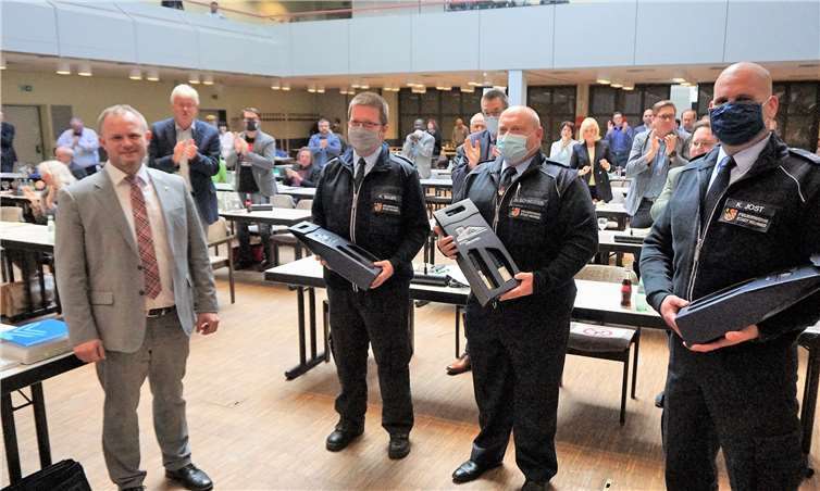 OB Jan Einig stelle den Fraktionen im Stadtrat den neuen Wehrleiter Kai Jost und die Stellvertreter Florian Bauer und Stephan Schneider vor.
