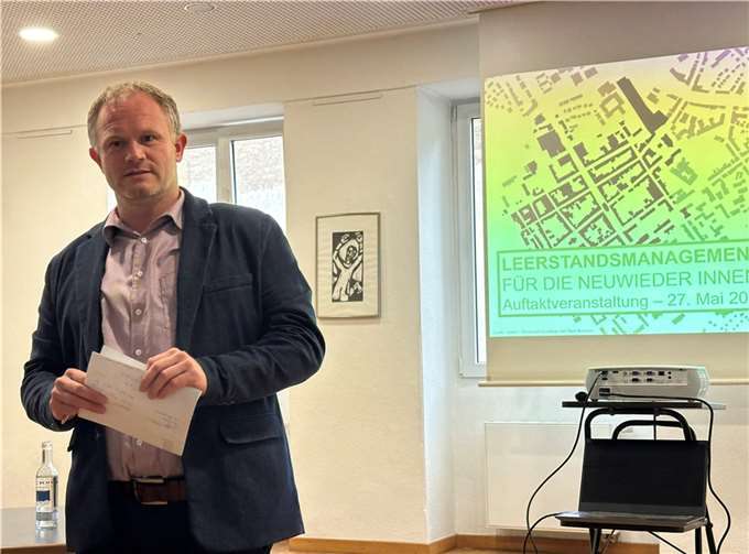 OB Jan Einig war froh, dass so viele Immobilienbesitzer und Gewerbetreibende - darunter auch viele „neue Gesichter“ - der Einladung von Citymanagerin Michaela Ullrich gefolgt waren. Foto: Stadtverwaltung Neuwied