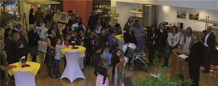 OB Prof. Dr. Hans-Joachim Hofmann-Göttig eröffnete die Bilderausstellung. Stadt Koblenz