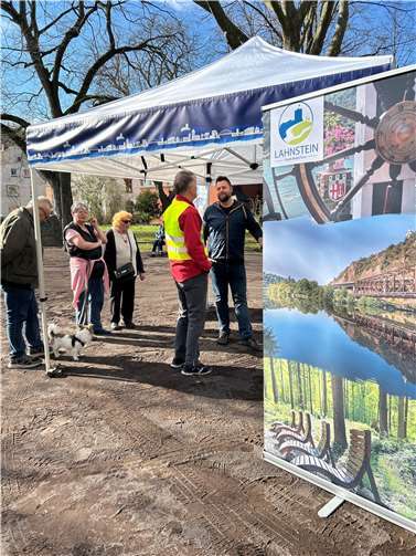 OB Siefert besprach bei der Einwohnersprechstunde wieder die Anliegen der Bürger.  Foto: Eva Dreiser / StadtverwaltungLahnstein
