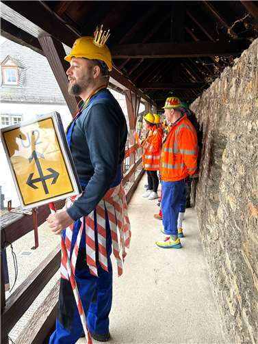 OB Siefert verschanzte sich gemeinsam mit seinen Mitarbeitern und Beigeordneten auf dem Wehrgang.  Foto: Eva Dreiser / Stadtverwaltung Lahnstein