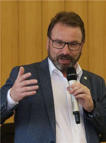 OB Wolfgang Treis begrüßte die jungen Künstler herzlich