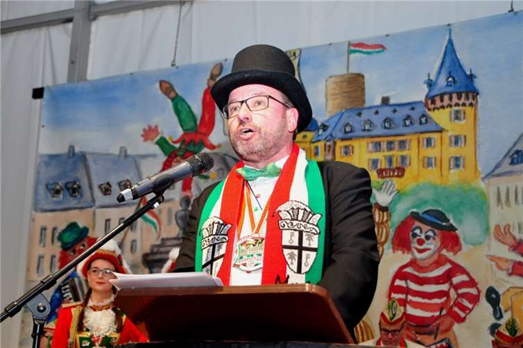 OB Wolfgang kündigte Widerstand bei der Rathauserstürmung an.