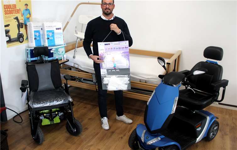 Ob E-Mobile oder Sanitätshaus-Artikel: David Bahles und das Team von „E-Lobil“ sind in jedem Fall kompetente Ansprechpartner.Fotos: DU