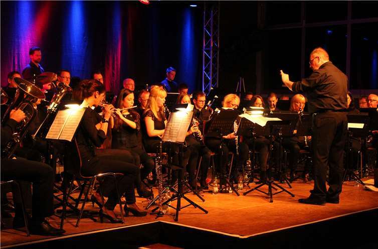 Ob Filmmusik, Polka oder Kabarett am Klavier, das Konzertprogramm des Blasorchesters hatte an diesem Abend für jeden Geschmack etwas zu bieten.Dieter Wick