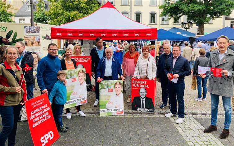 Ob Gespräche an Infoständen, der persönliche Plausch beim Tür-zu-Tür-Wahlkampf oder kreative Aktionen - auf den letzten Metern möchten die Genossinnen und Genossen möglichst viele Wähler mobilisieren.Foto: privat