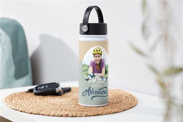 Ob Sport, Freizeit oder Arbeit: Der individuell gestaltete Thermobecher ist ein Geschenk, das nicht nur zu Ostern für große Freude sorgt.