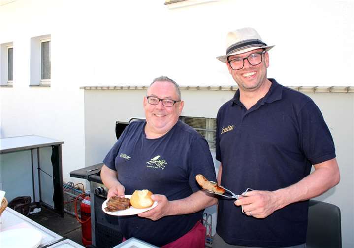 Ob Steaks oder Würstchen: die Jungs am Grill hatten alles im Griff.