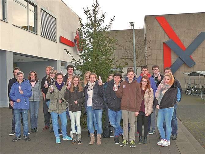 Ob Verkauf von Essensmarken, Pausenaufsicht oder Hausaufgabenbetreuung: Das freiwillige Engagement der Schülerinnen und Schüler der Klassen 9 und 10 ist eine große Hilfe für Schulleitung und Lehrkräfte der Boeselager-Realschule plus. Das sah auch der Nikolaus so. privat