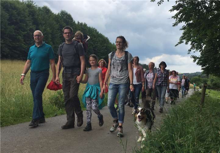 Ob Zwei- oder Vierbeiner: Wandern befreit.Foto: privat