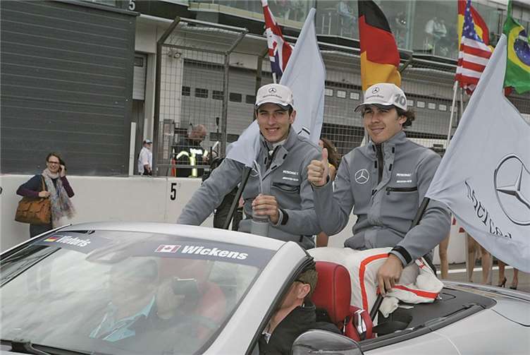 Ob er bei der Fahrerparade schon seinen Platz 3 ahnte? WAMFO.DE