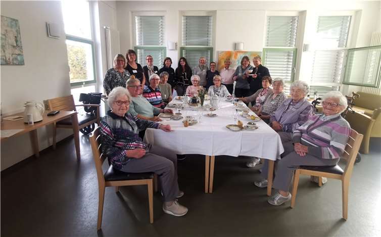 Ob in Bad Neuenahr beim Kaffee oder am Riedener Waldsee, immer gab es für die Seniorinnen und Senioren ein abwechslungsreiches Programm.  Foto: Adriana Sampaio