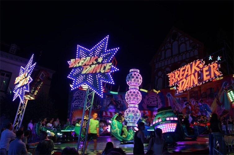Ob rasante Fahrt im Breakdancer oder doch lieber ein ruhigeres Vergnügen beim Entenangeln – die Kirmes in Sinzig hatte für jeden Geschmack etwas zu bieten.