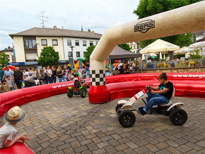 Ob toben auf der Hüpfburg oder eine Runde mit dem Kart drehen – langweilig wurde garantiert niemandem.