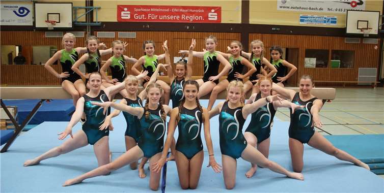 Oben (v.l.): Hanna Kraft, Lea Faßbänder, Eleni Zaromitidis, Louisa Gründler, Emely Gilles, Jule Schönecker, Milena Degenhardt, Lucia Thönnes; unten: Sophie Hofmann, Anna Meyers, Isabella Schneider, Emma Kölsch, Julie Kölsch, Celina Esper, Johanna Scheler, Annika Hofmann. Foto: TV Cochem