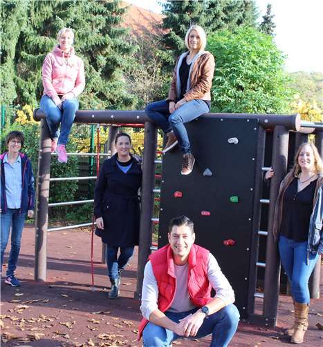 Oben (v.l.): Sarah Glabach, Simone Schrörs, mittig (v.l.): Andrea Zenz, Verena Hoffmann-Meda, Svenja Zerwas, vorne: Daniel Zäck.Foto: privat