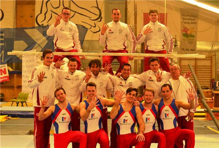 Oben v.l.: Tom Kunz, Tim Hartung, Stefan Salzmann. Mitte v.l.: Physiotherapeut Timo Schall, Boudewijn de Vries, Trainer Ralf Schall, Jochen Pfirrmann, Glenn Smink, Betreuer Viktor Klimenko. Unten v.l.: Alexander Heinrich, Ivo Hofmann, Angelo Schall, Pascal Glowienka, Vladimir Klimenko. Privat