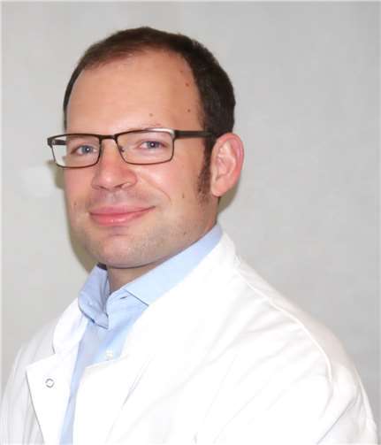 Oberarzt Tim Wilke. Verbundkrankenhaus Linz-Remagen.