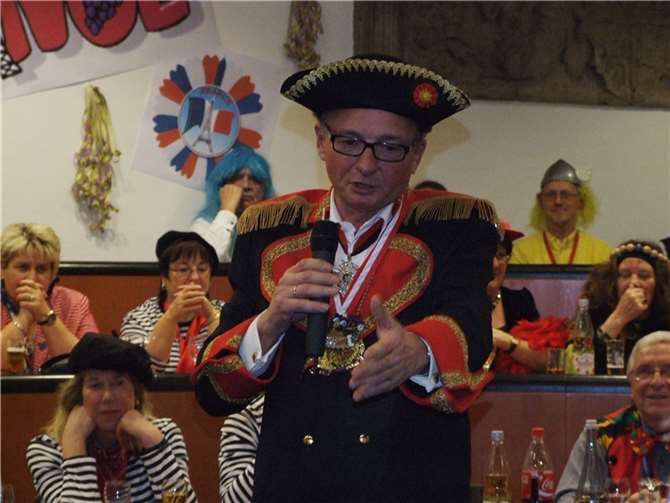 Oberbürgermeister Achim Hütten führte gut gelaunt durch das Programm.