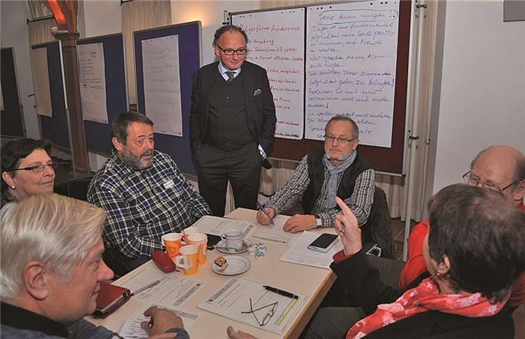 Oberbürgermeister Achim Hütten informierte sich über die Themen, die in den Projektgruppen bearbeitet werden.Stadt Andernach/Maurer