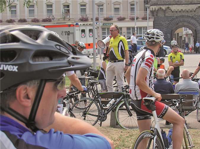 Oberbürgermeister Achim Hütten ließ in seiner kurzen Begrüßungsrede sein freundschaftliches Verhältnis zu Nazmi Akbey erkennen.
