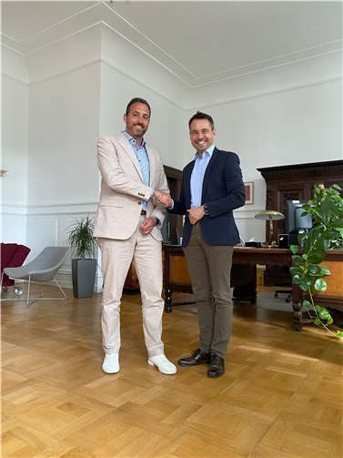 Oberbürgermeister David Langner (re.) mit Oberbürgermeister Christian Greiner. Foto: Stadt Koblenz/ Mandy Steffens