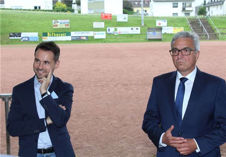 Oberbürgermeister David Langner und Innen- und Sportminister Roger Lewentz überreichten die Förderbescheide.Stadt Koblenz Pressestelle